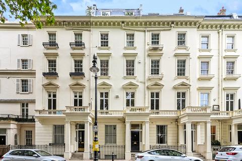 St Georges Square, London, SW1V
