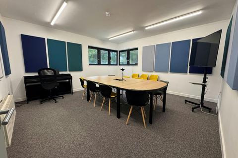 Office to rent, Bassett Av Southampton SO16 7DP