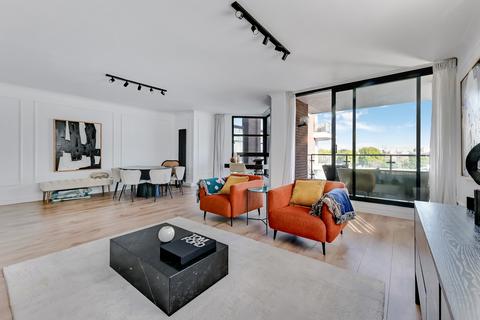 3 bedroom flat to rent, Waterside Point, SW11