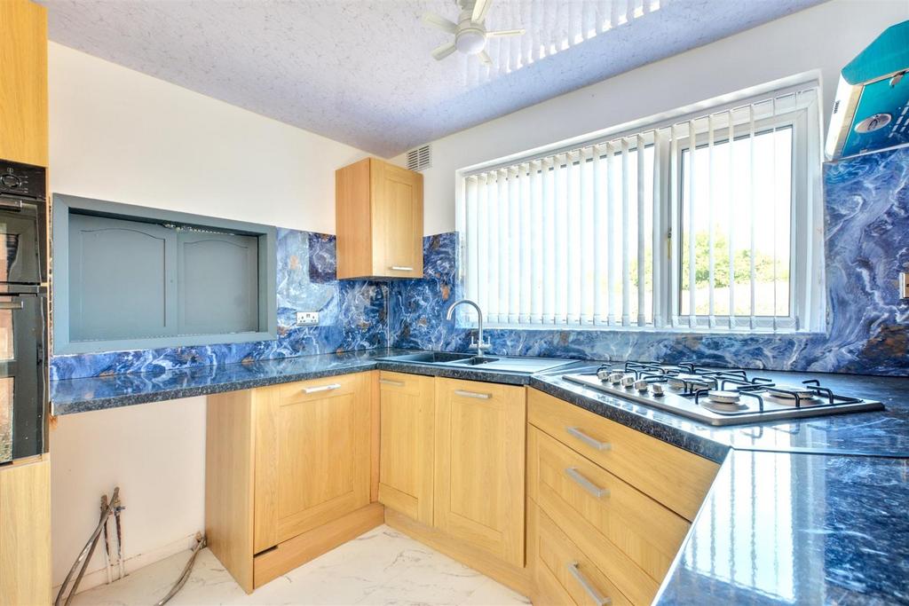 Kitchen 1.jpeg