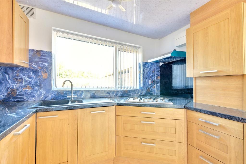 Kitchen 2.jpeg