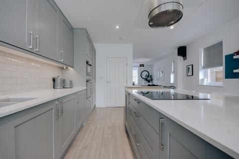 3 bedroom detached house for sale, Aldenham Road, Bushey, WD23