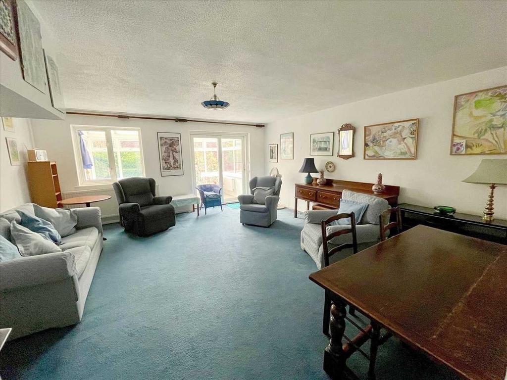 Lounge/dining room