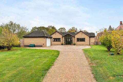 4 bedroom detached bungalow for sale, East Hanningfield Road, Chelmsford CM2
