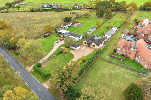 4 bedroom detached bungalow for sale, East Hanningfield Road, Chelmsford CM2