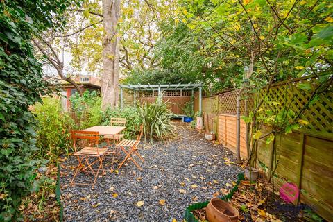 2 bedroom flat for sale, Long Lane, Finchley