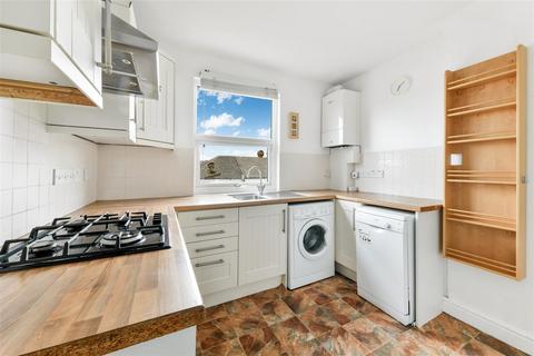 2 bedroom flat to rent, Thirsk Road, Mitcham CR4