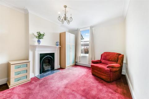 2 bedroom flat to rent, Thirsk Road, Mitcham CR4