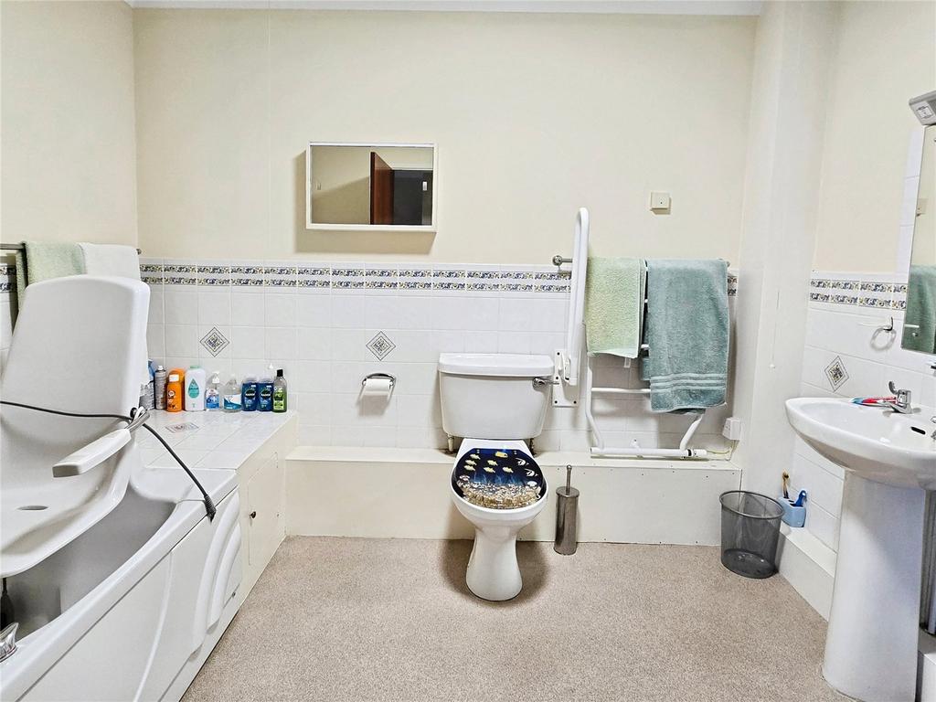 Bath/Shower Room