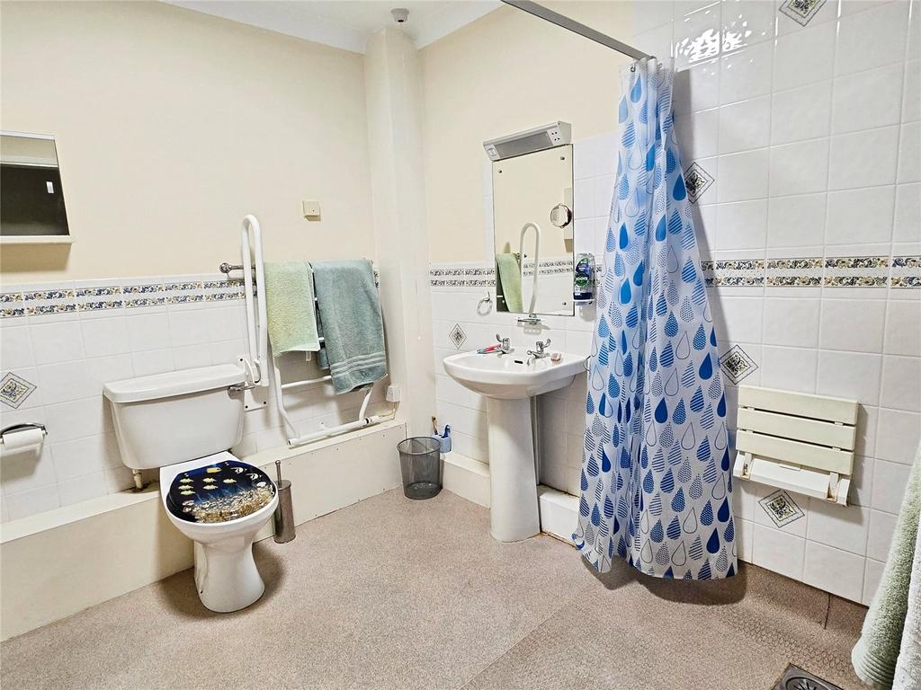 Bath/Shower Room