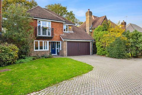 4 bedroom detached house for sale, Lincolns Mead, Lingfield RH7