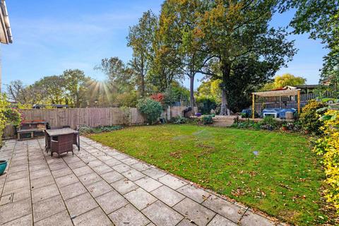 4 bedroom detached house for sale, Lincolns Mead, Lingfield RH7
