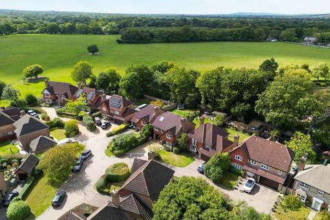 4 bedroom detached house for sale, Lincolns Mead, Lingfield RH7