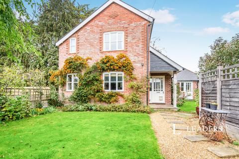 4 bedroom detached house to rent, King Street, Westbourne, PO10