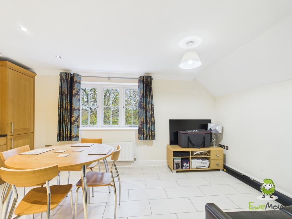 Ewe Move Estate Agents Basingstoke - Garrett Court