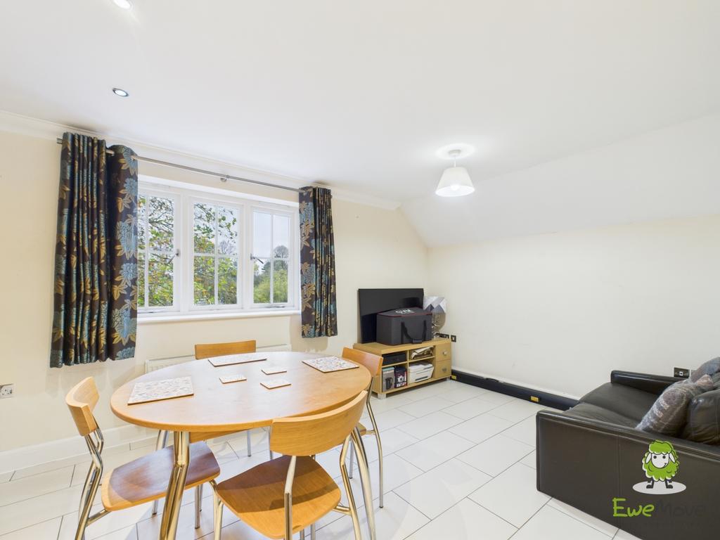 Ewe Move Estate Agents Basingstoke - Garrett Court