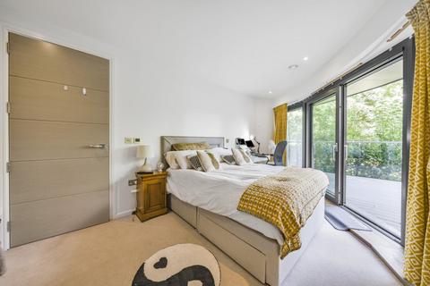 3 bedroom flat to rent, Lower Richmond Road, Putney, London, SW15
