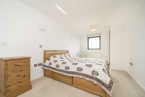 2 bedroom flat to rent, Stanley Road, London SW19