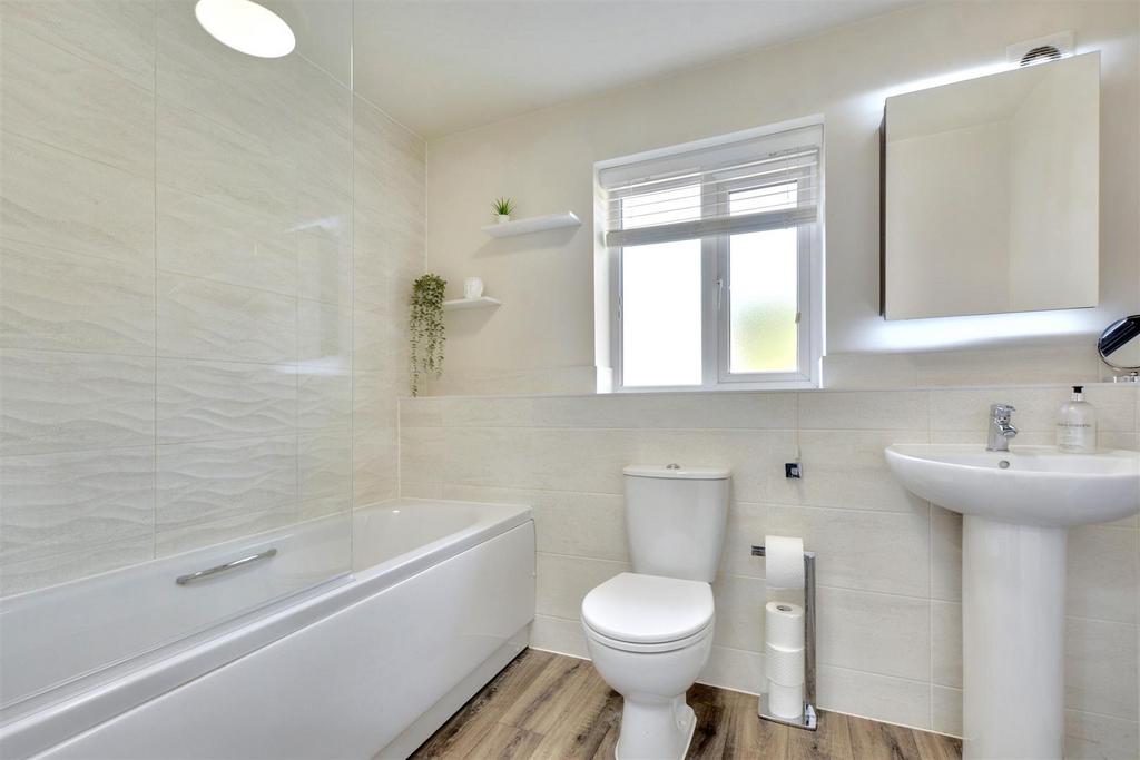 Bathroom 2.jpeg