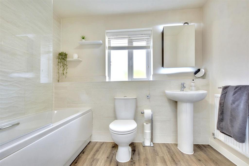 Bathroom 1.jpeg