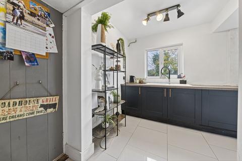 3 bedroom end of terrace house for sale, Almond Road, Kettering NN16