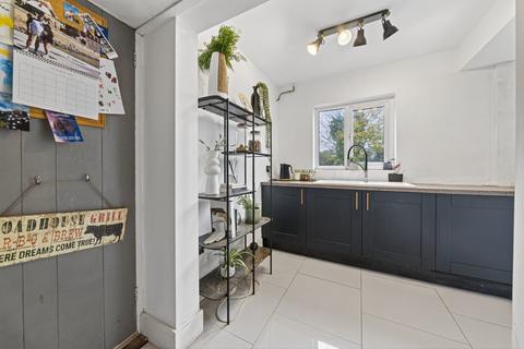 3 bedroom end of terrace house for sale, Almond Road, Kettering NN16