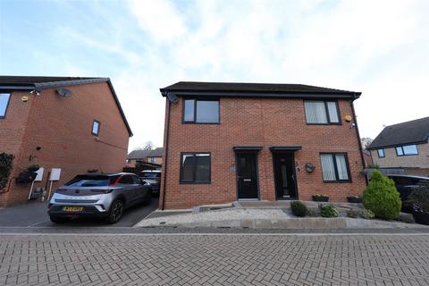 2 bedroom semi-detached house for sale, Finchley Close, Hull