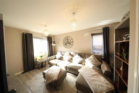 2 bedroom semi-detached house for sale, Finchley Close, Hull