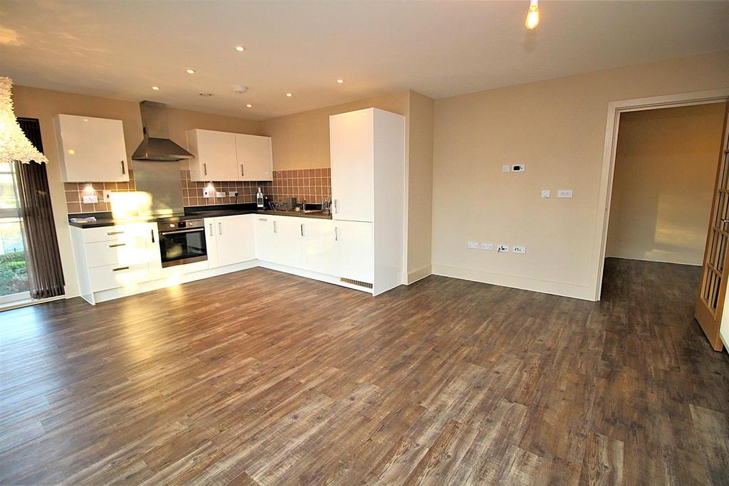 Lounge kitchen 1.jpg