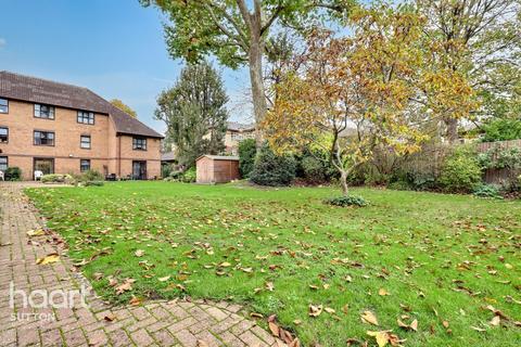 undefined, Holmwood Gardens, Wallington