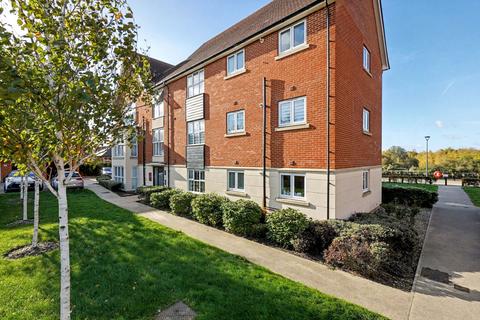2 bedroom ground floor flat for sale, Waterman Way, Rochester ME1