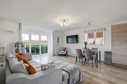 2 bedroom ground floor flat for sale, Waterman Way, Rochester ME1