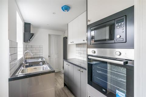 2 bedroom terraced house to rent, Diamond Street, York, YO31 8LH