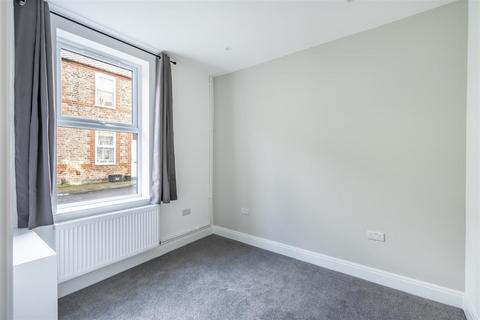 2 bedroom terraced house to rent, Diamond Street, York, YO31 8LH