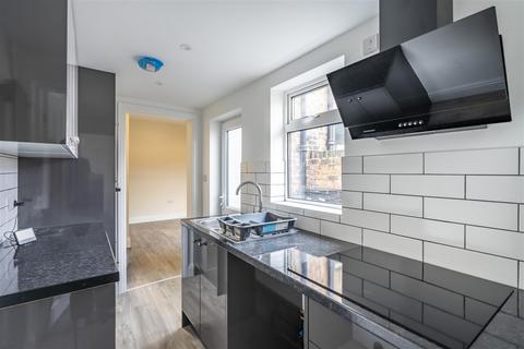 2 bedroom terraced house to rent, Diamond Street, York, YO31 8LH