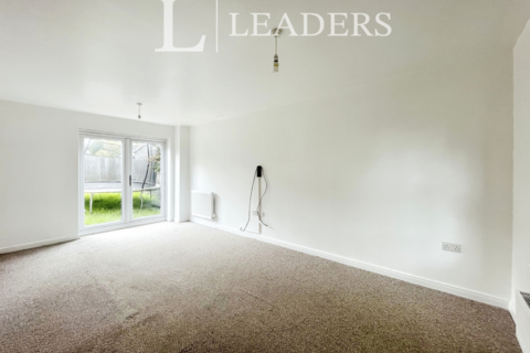 3 bedroom terraced house to rent, Greene Way, M7