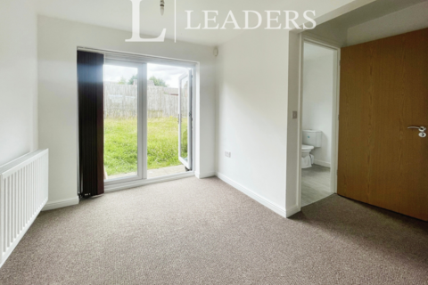 3 bedroom terraced house to rent, Greene Way, M7