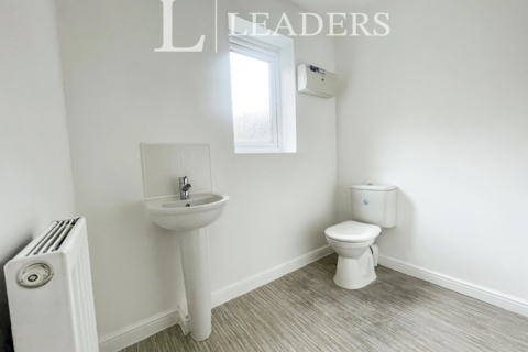 3 bedroom terraced house to rent, Greene Way, M7