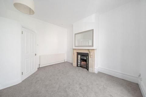 2 bedroom flat to rent, Glengall Road, Queens Park, London, NW6