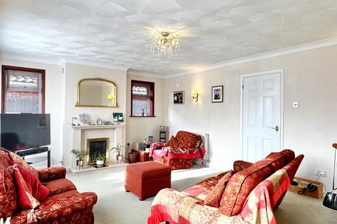 3 bedroom bungalow for sale, Warwick Close, Lee-on-the-Solent