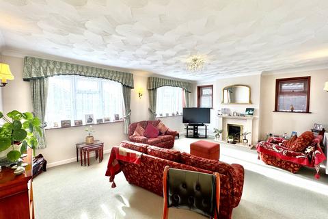 3 bedroom bungalow for sale, Warwick Close, Lee-on-the-Solent