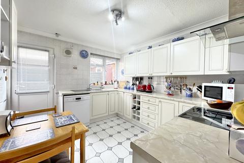 3 bedroom bungalow for sale, Warwick Close, Lee-on-the-Solent