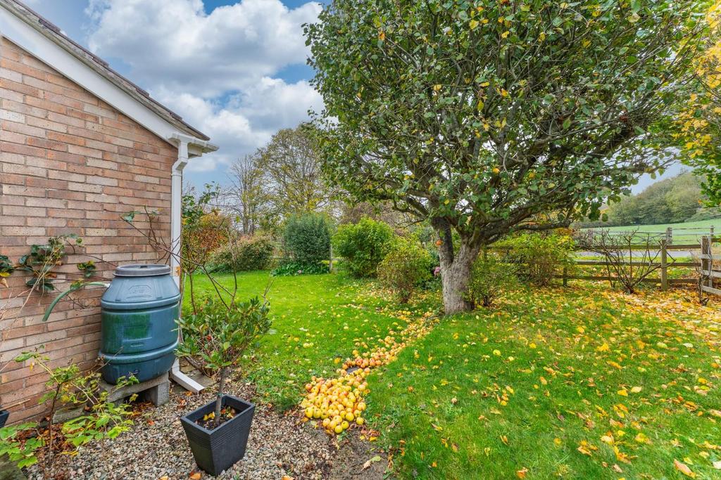 2 Tripps Corner, Yatton, BS49 4 JW 8.jpeg