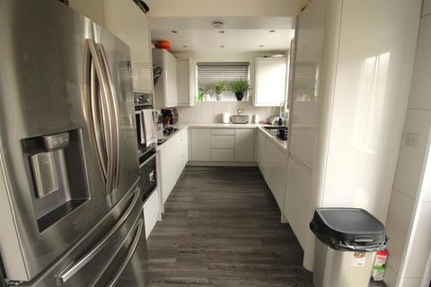 3 bedroom house for sale, St. Helens Road, Sheerness