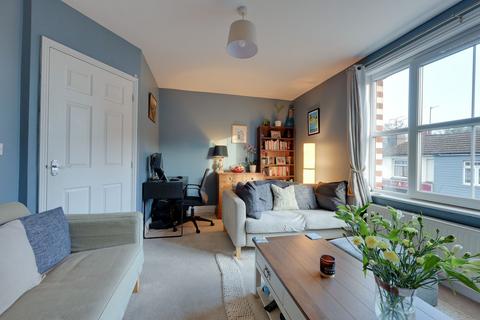 2 bedroom flat for sale, Lower Church Road, Burgess Hill, RH15