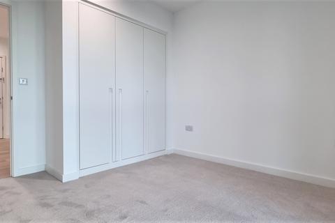 3 bedroom apartment to rent, Schooner Road, London E16