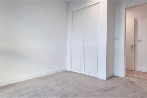 3 bedroom apartment to rent, Schooner Road, London E16