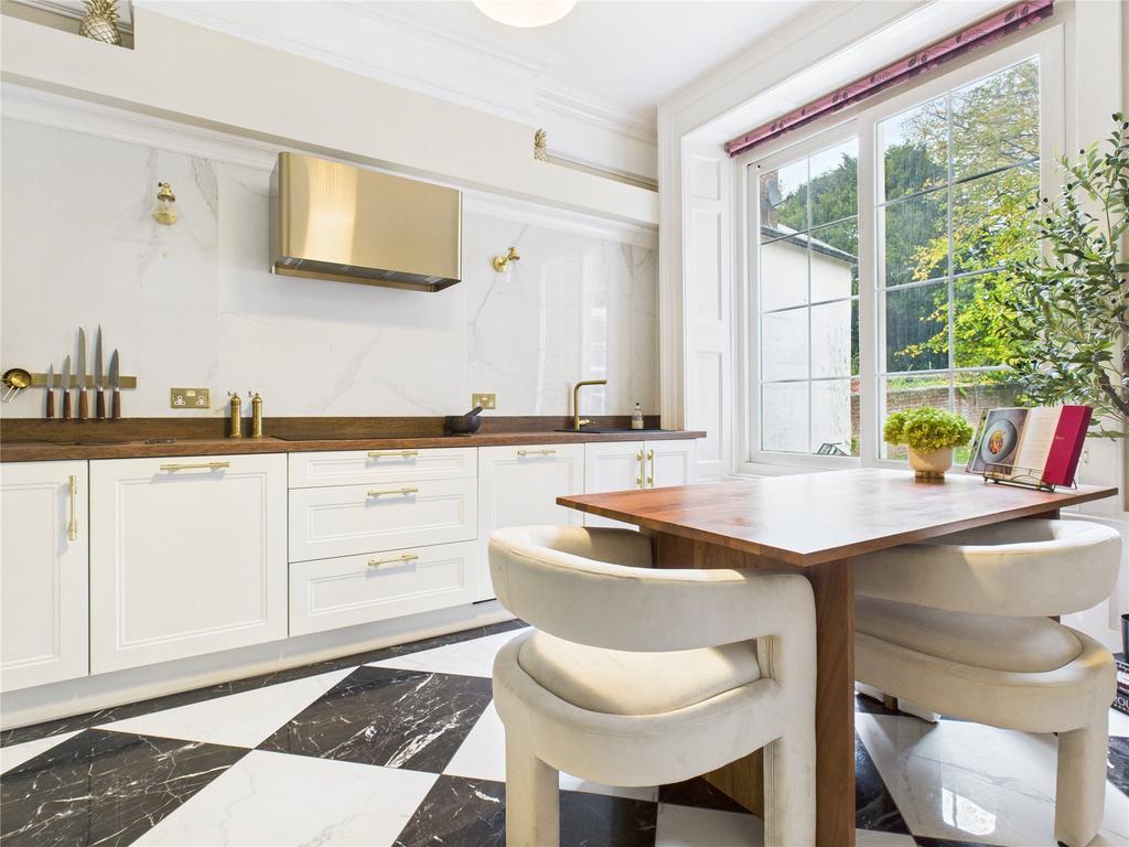 Kitchen/Breakfast Rm