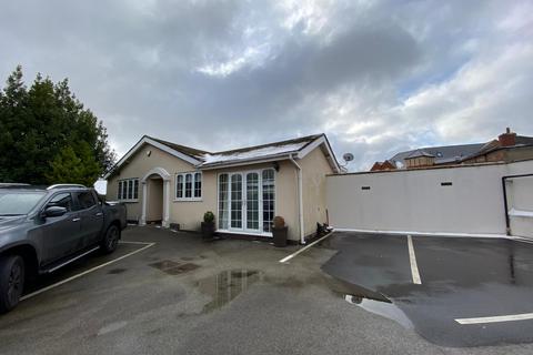 3 bedroom detached bungalow to rent, Western Terrace, The Park, Nottingham, Nottinghamshire, NG7
