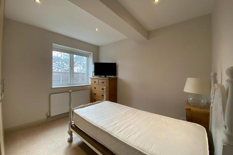 3 bedroom detached bungalow to rent, Western Terrace, The Park, Nottingham, Nottinghamshire, NG7